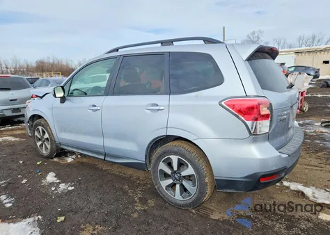 2017 Subaru Forester 2.5I Premium z USA, uszkodzony, nr VIN JF2SJAEC7HH475481